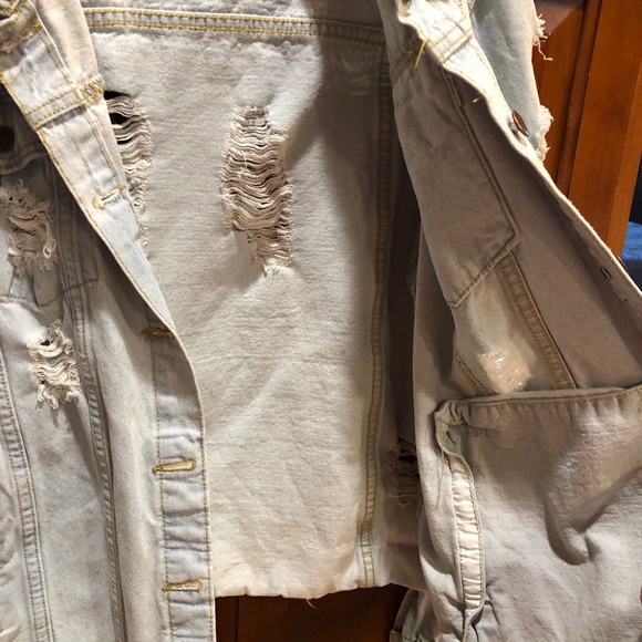 Pretty Little Thing distressed denim jacket size L - Picture 10 of 11